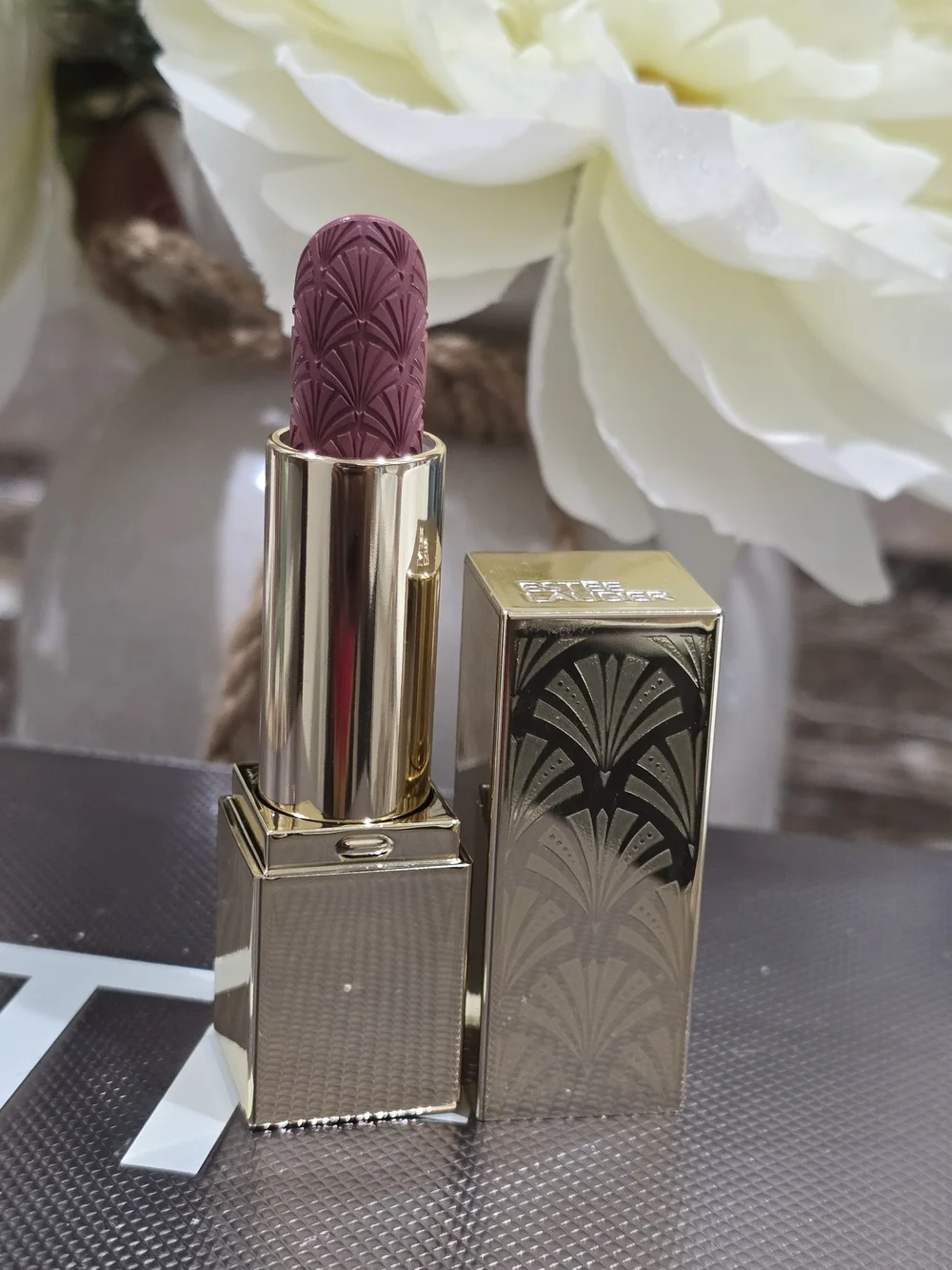 Estée Lauder Embossed Limited Edition Lipstick in Strictly Confidential NWOB